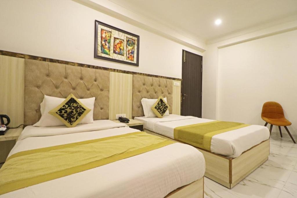 Hotel Almora Sky Near By Delhi International Airport With - Free Airport Pickup And Drop Nueva Delhi Exterior foto