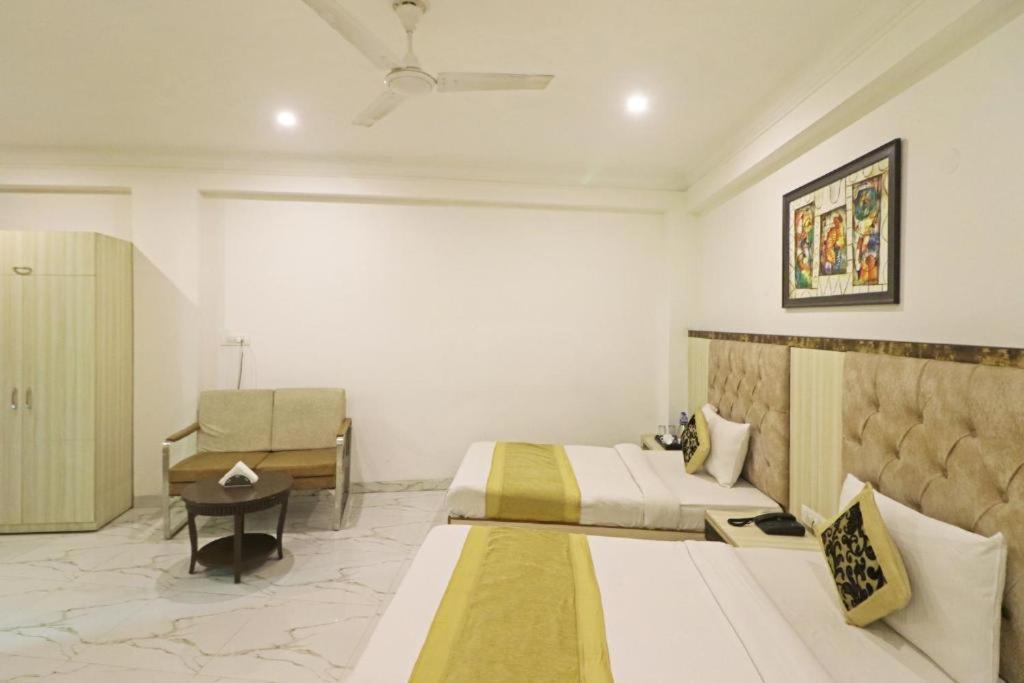 Hotel Almora Sky Near By Delhi International Airport With - Free Airport Pickup And Drop Nueva Delhi Exterior foto