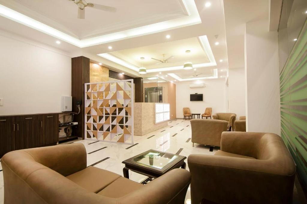 Hotel Almora Sky Near By Delhi International Airport With - Free Airport Pickup And Drop Nueva Delhi Exterior foto