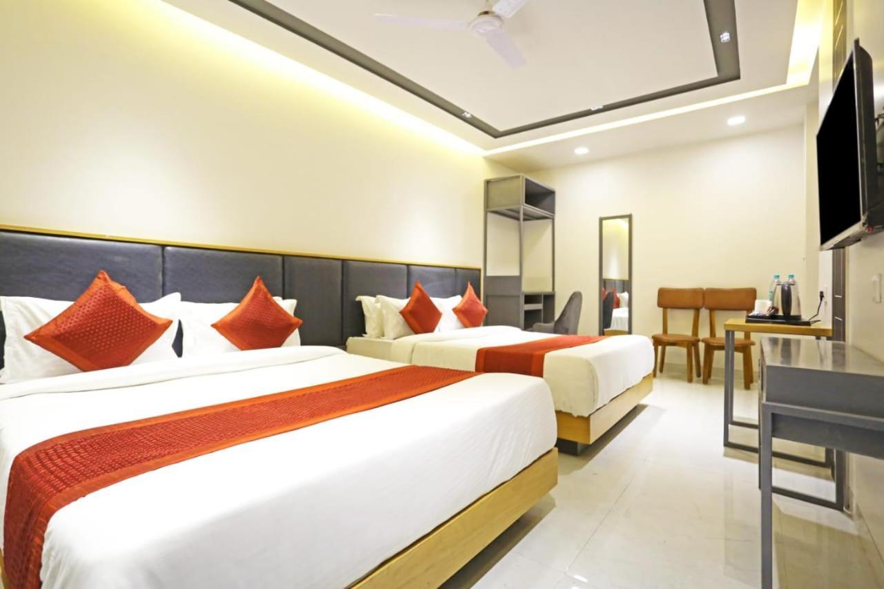 Hotel Almora Sky Near By Delhi International Airport With - Free Airport Pickup And Drop Nueva Delhi Exterior foto
