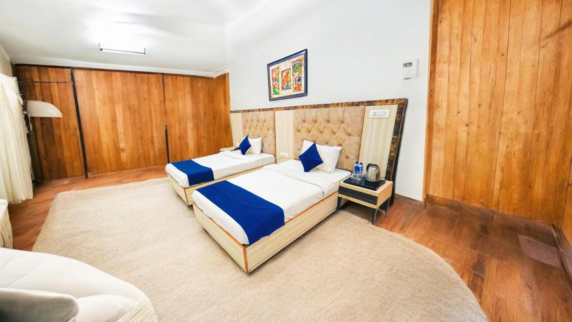 Hotel Almora Sky Near By Delhi International Airport With - Free Airport Pickup And Drop Nueva Delhi Exterior foto