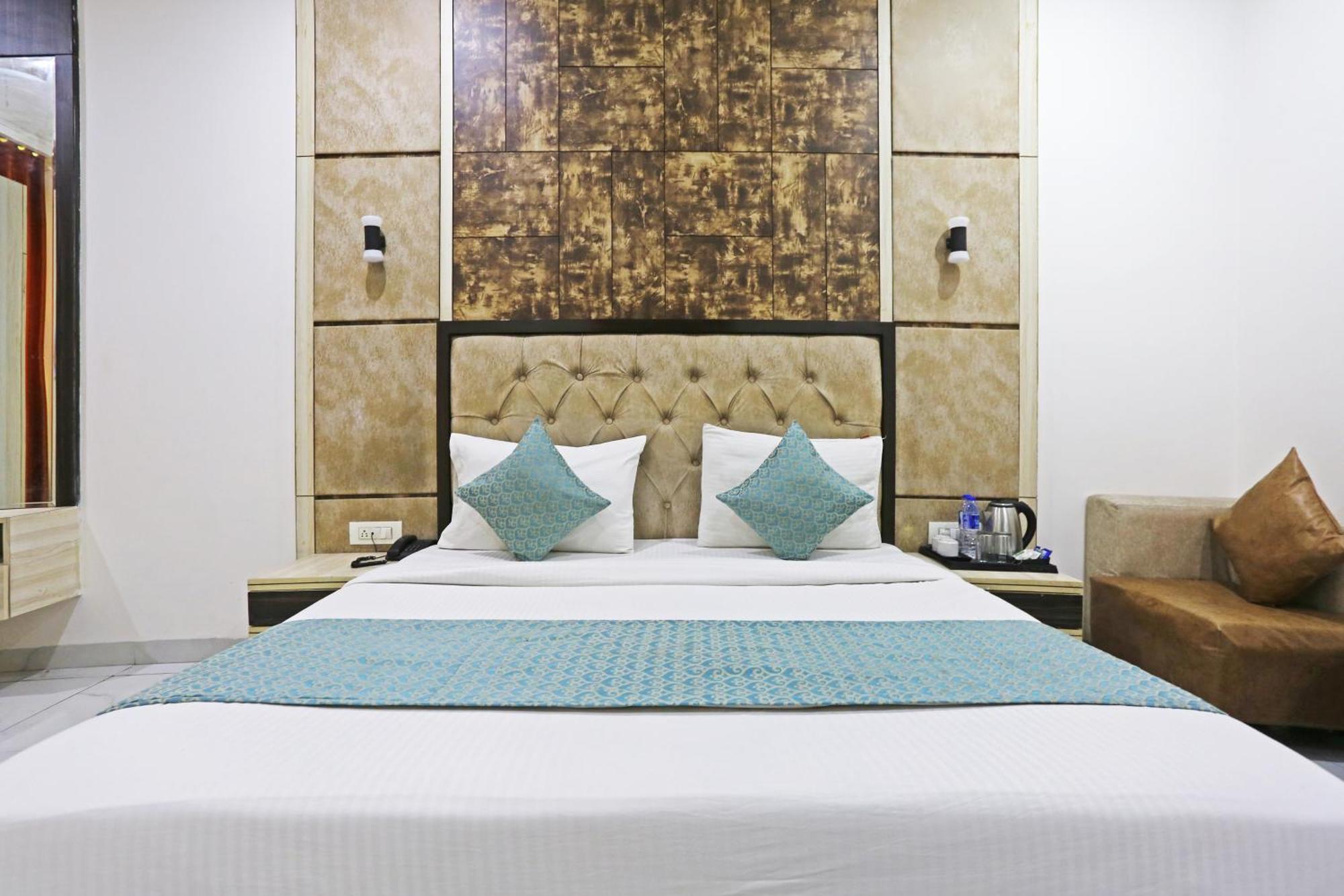 Hotel Almora Sky Near By Delhi International Airport With - Free Airport Pickup And Drop Nueva Delhi Exterior foto