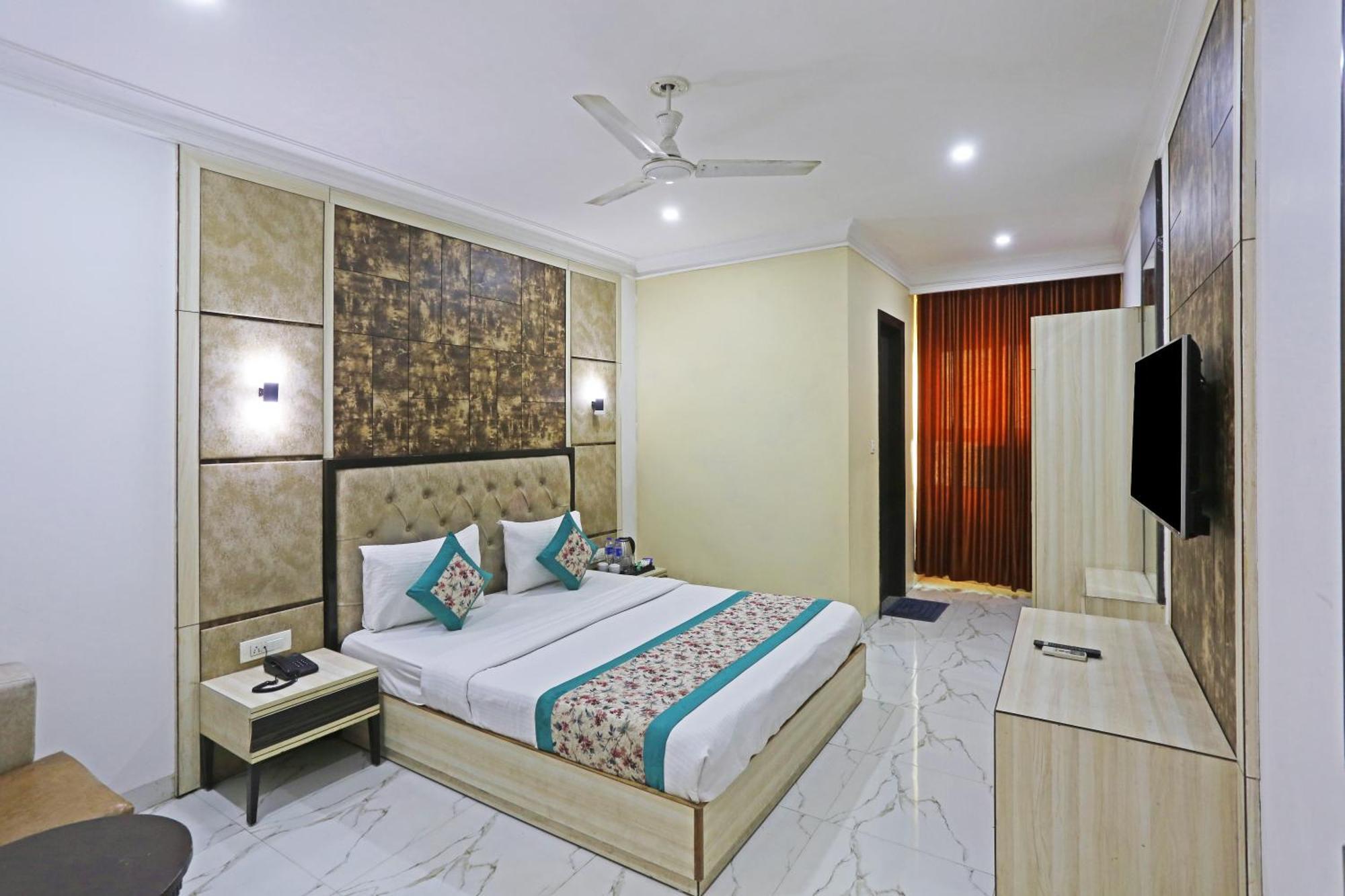 Hotel Almora Sky Near By Delhi International Airport With - Free Airport Pickup And Drop Nueva Delhi Exterior foto