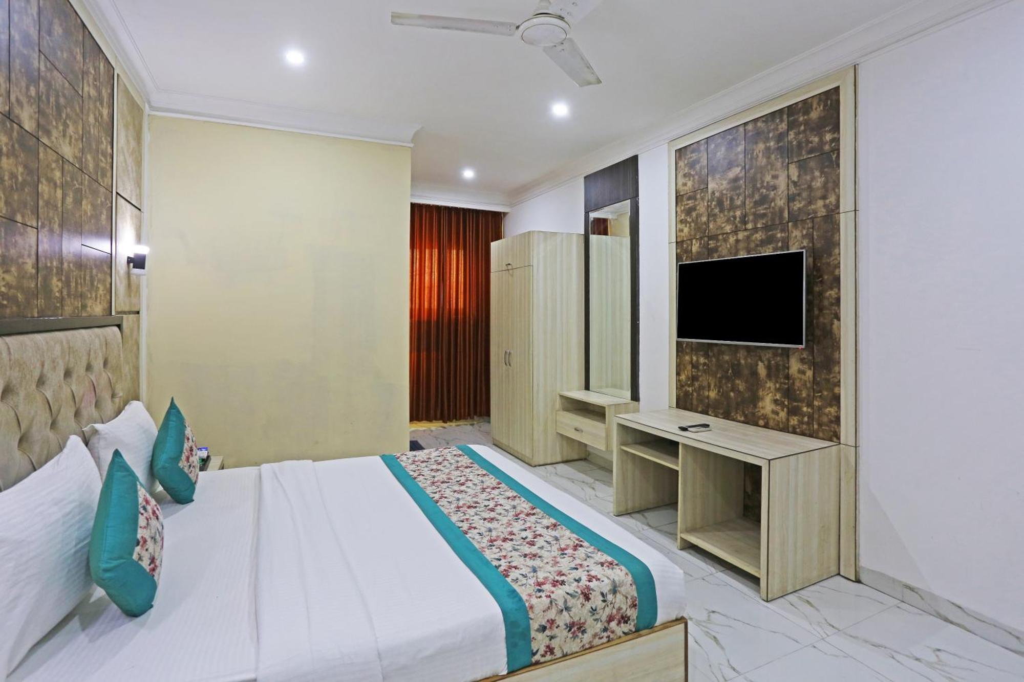 Hotel Almora Sky Near By Delhi International Airport With - Free Airport Pickup And Drop Nueva Delhi Exterior foto