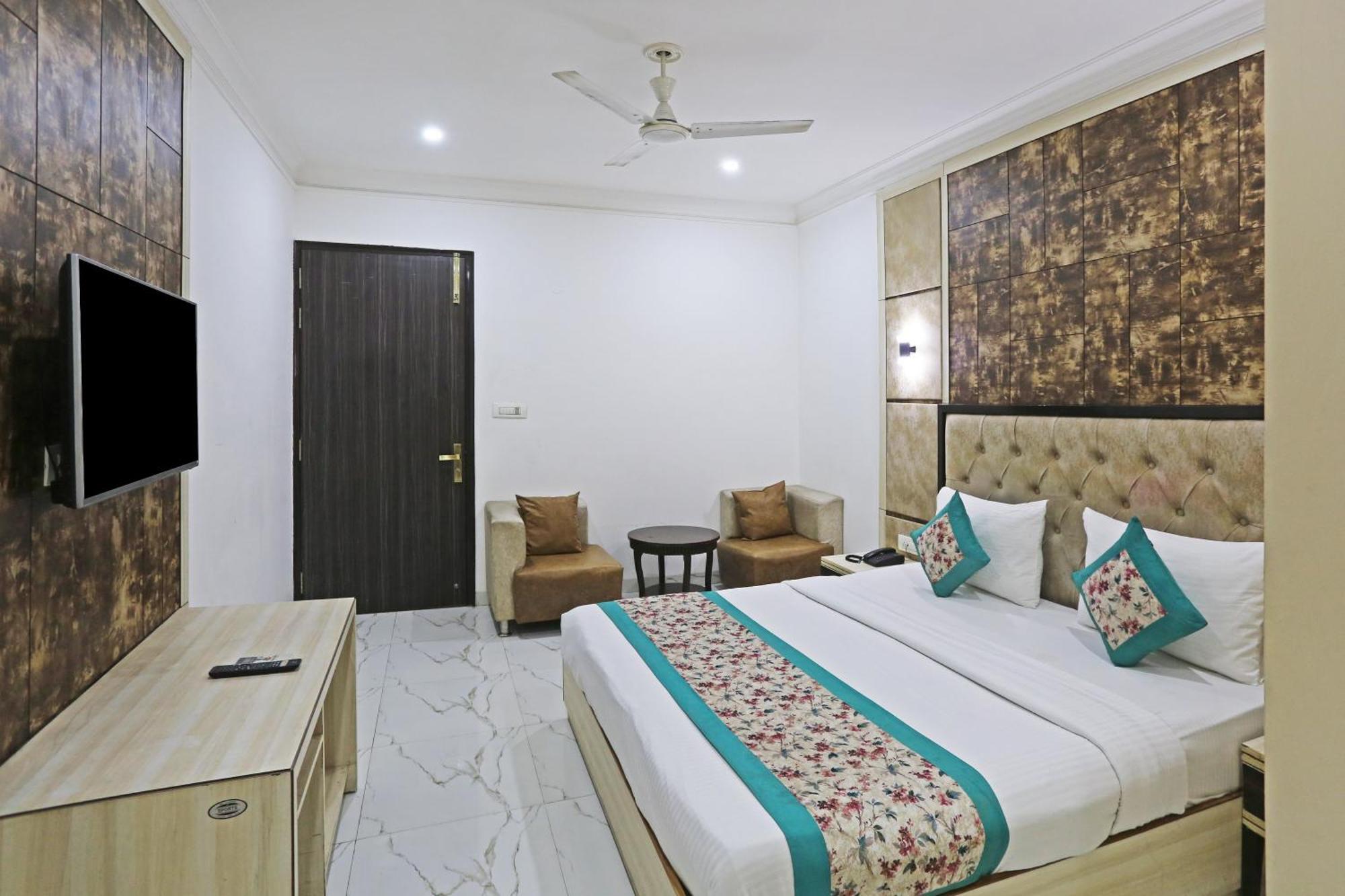 Hotel Almora Sky Near By Delhi International Airport With - Free Airport Pickup And Drop Nueva Delhi Exterior foto