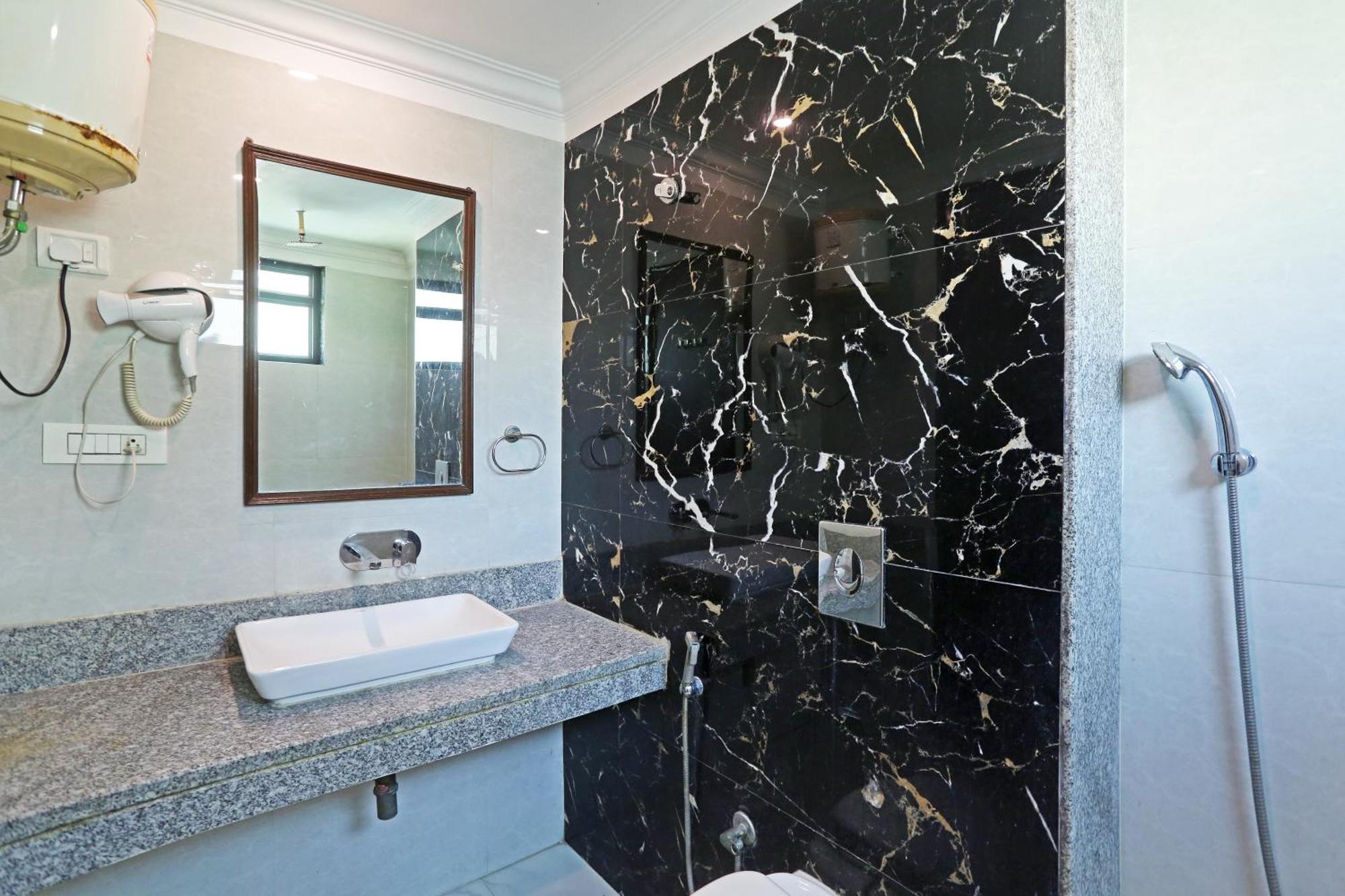 Hotel Almora Sky Near By Delhi International Airport With - Free Airport Pickup And Drop Nueva Delhi Exterior foto