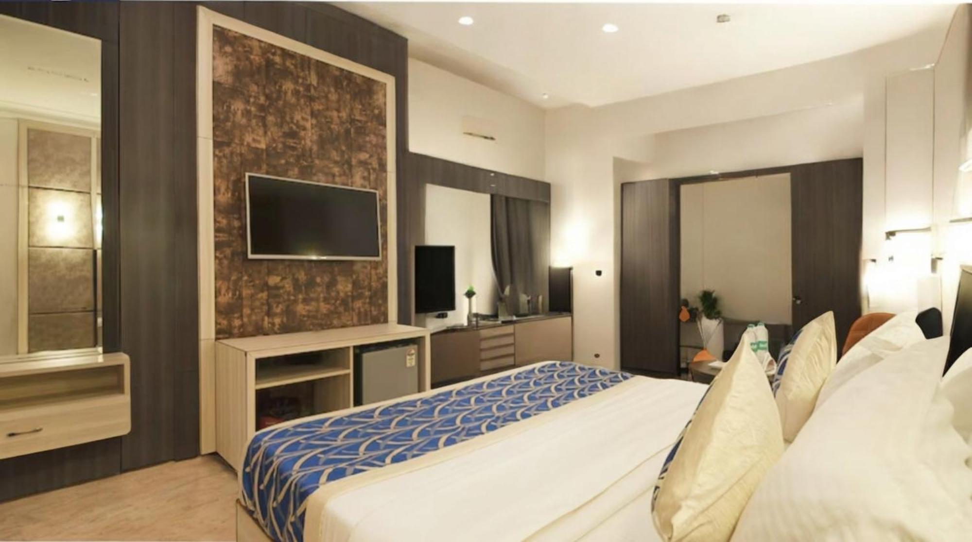 Hotel Almora Sky Near By Delhi International Airport With - Free Airport Pickup And Drop Nueva Delhi Exterior foto